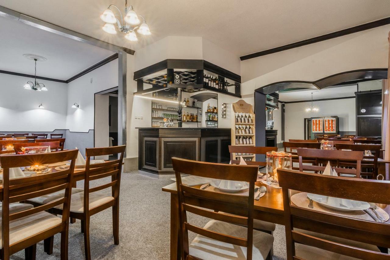 Hotel*** Cesky Dum Chomutov Zewnętrze zdjęcie